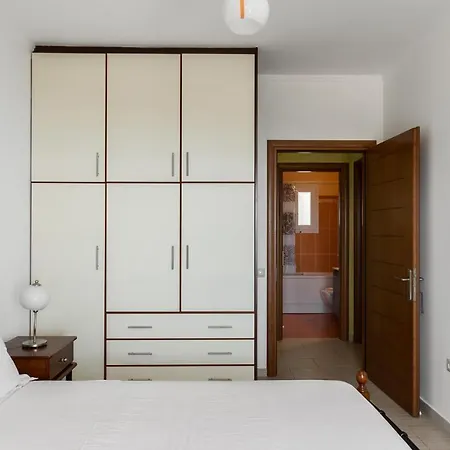 Seaview Leana With Private Pool By Konnect, Nisaki Villa