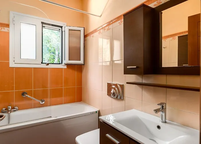 Seaview Leana With Private Pool By Konnect, Nisaki نساكيون